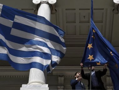 Handelsblatt: Κοινό σχέδιο από ESM και Γαλλία για «κούρεμα» του ελληνικού χρέους